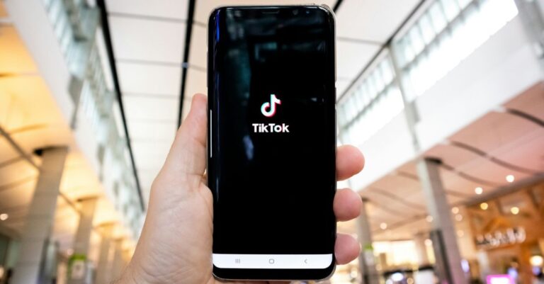 Lee más sobre el artículo ¿La Unión Europea contra TikTok? Ursula von der Leyen ‘coquetea’ con su bloqueo total